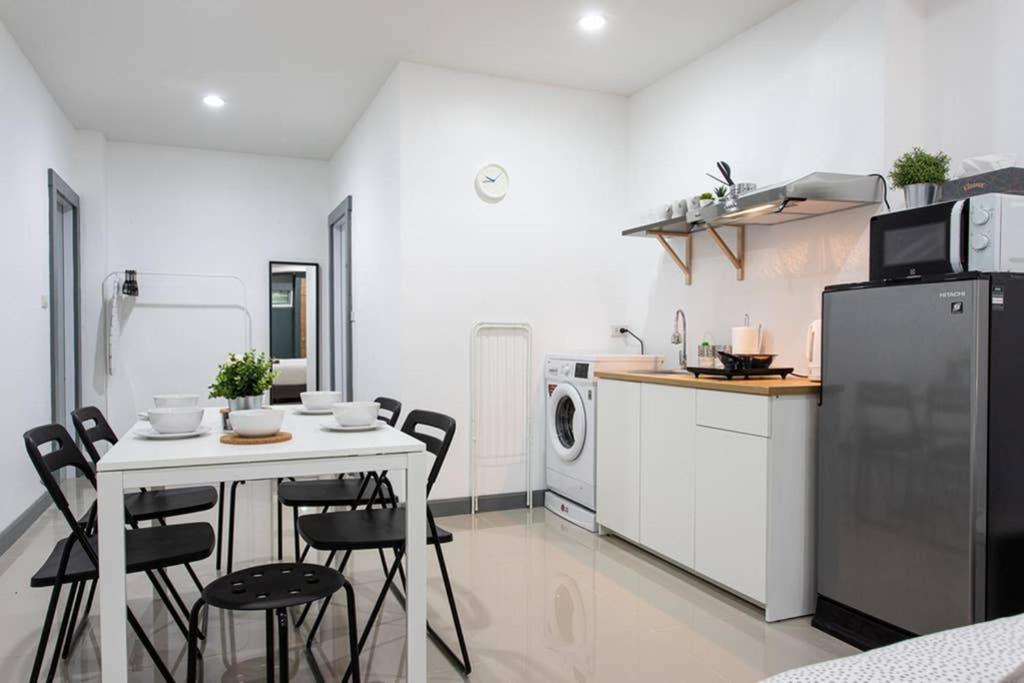 P1 Silom Pan Large Room Full Kitchen Wifi 4-6Pax 曼谷 外观 照片