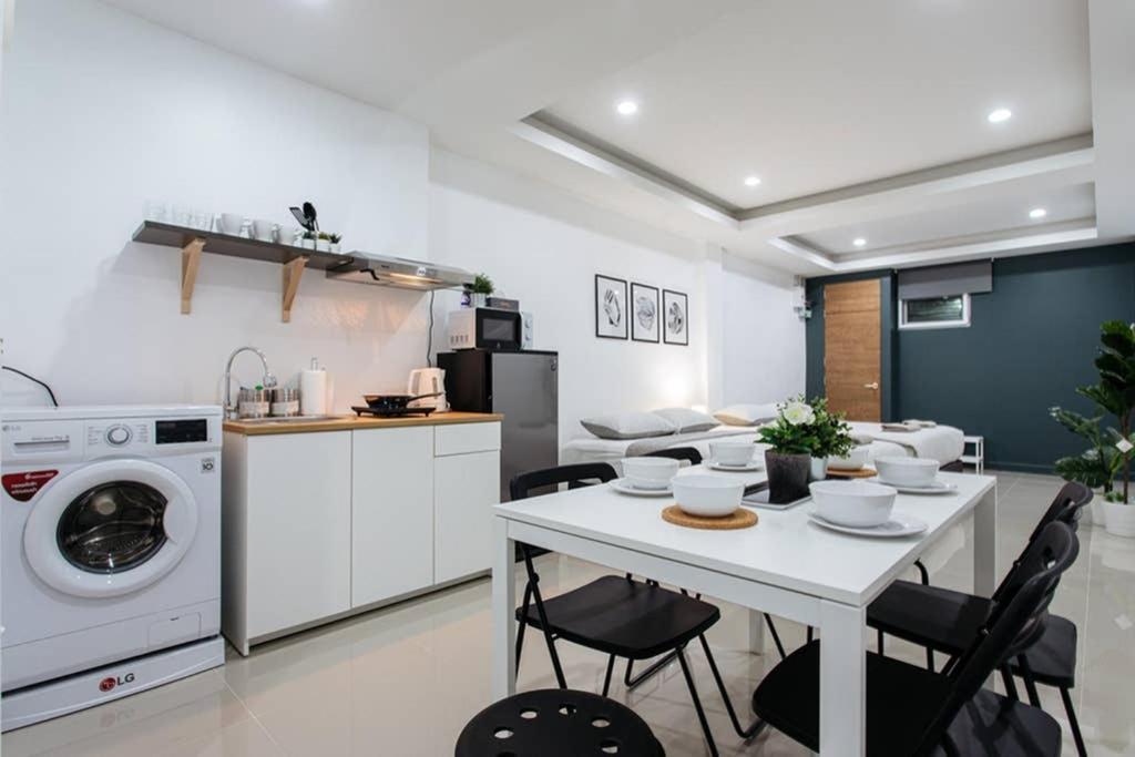 P1 Silom Pan Large Room Full Kitchen Wifi 4-6Pax 曼谷 外观 照片
